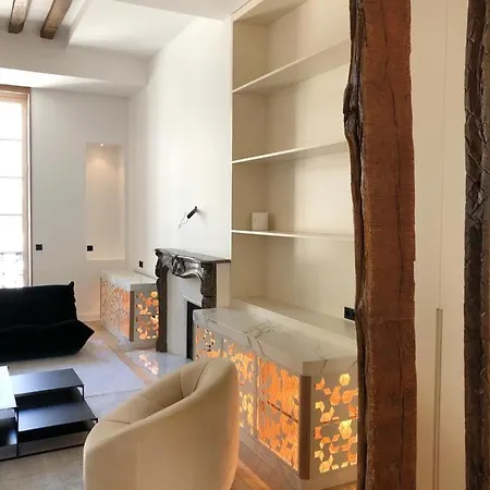 Luxurious -2br-4p-hotel De Apartment