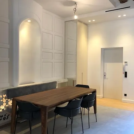 Luxurious -2br-4p-hotel De Apartment