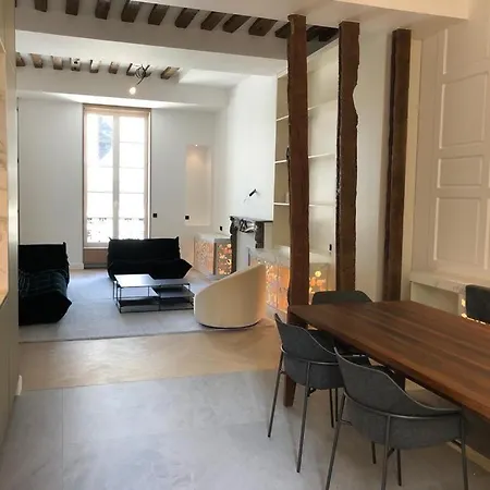 Luxurious -2br-4p-hotel De *
