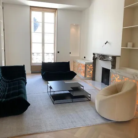 Luxurious -2br-4p-hotel De Apartment *