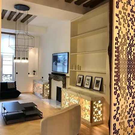 Luxurious -2br-4p-hotel De Apartment