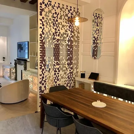 Luxurious -2br-4p-hotel De Apartment